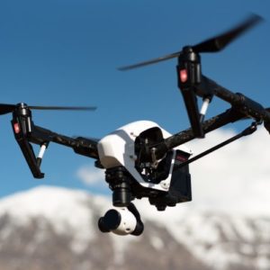 drone dji inspire in volo tra le nuvole